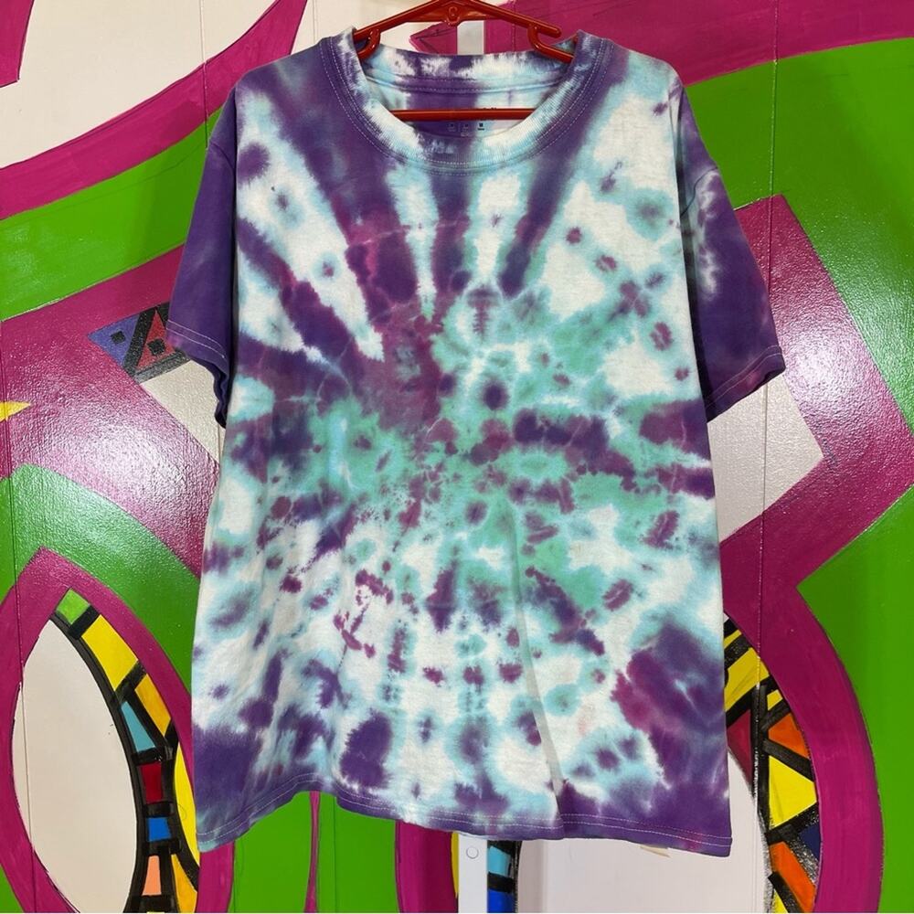 Gildan, Blue and Purple TieDye T-Shirt. Size Kids Med (10/12). Excellent cond!